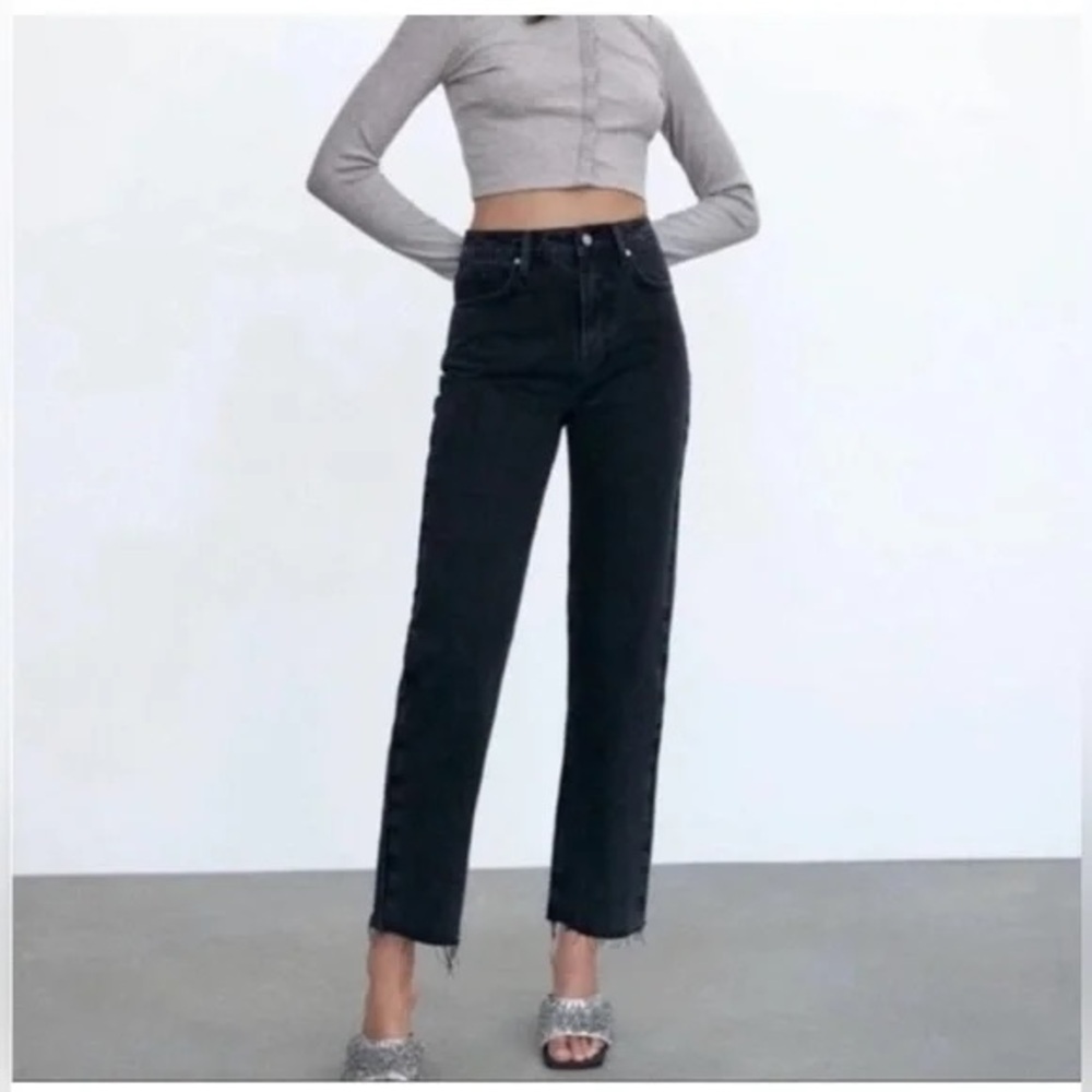 Zara High Waisted 4-Button Jeans w/Raw Hem - 6